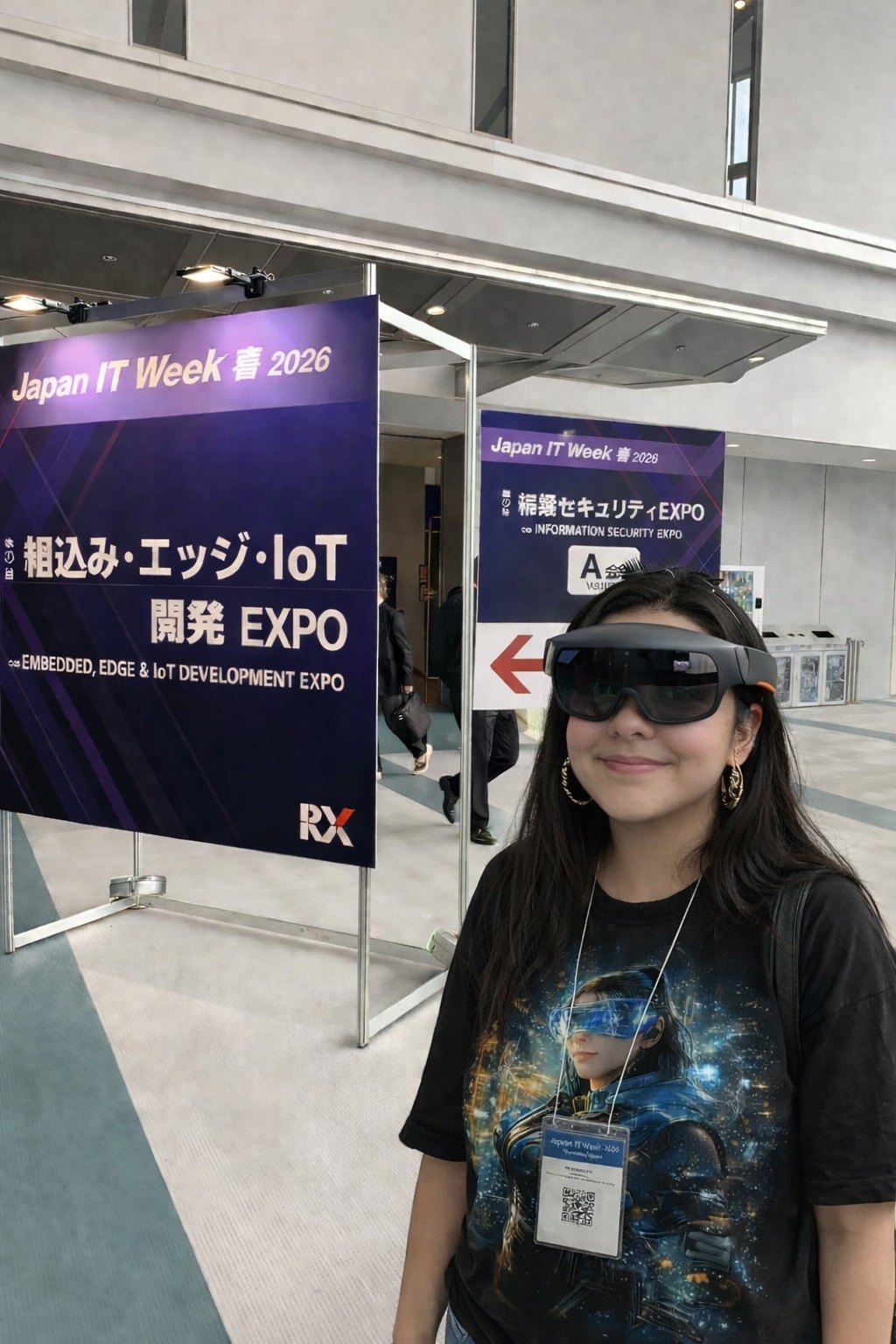 Ejecutiva de Saintbit en Japan IT Week 2026 con visor de realidad aumentada